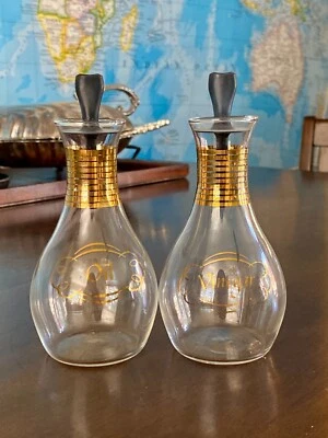 Pyrex Vidrio Aceite y Vinagre Rayas Doradas Tapas Negras Años 60 Cruet Set Foto 1 de 4