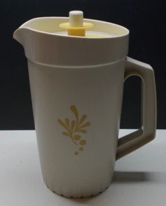 Tupperware 874 Almond 1 Quart Round Pitcher with Harvest Gold Pop Top Lid #2 - Picture 1 of 8