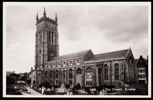 Cromer Church Grave Yard War Memorial RP Norfolk H. Coates Postcard - Picture 1 of 2