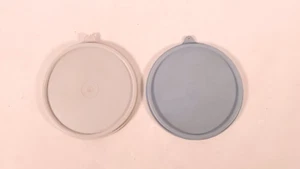 (2) TUPPERWARE #227 /6-1/2 " , Grey and Blue - Imagen 1 de 2