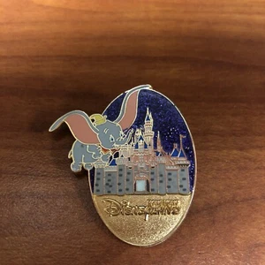 HKDL Hongkong Disneyland Charakter Castle Dumbo Mystery Glitzer Pin - Bild 1 von 2