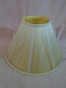 Pantalla de lámpara plisada beige-crema 5" x 7 3/4" H x 13" W - Imagen 1 de 6