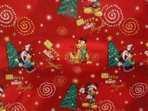 18 x 18 Pillow Cover Christmas Theme Disney Characters Mickey Mini Pluto - Picture 1 of 1