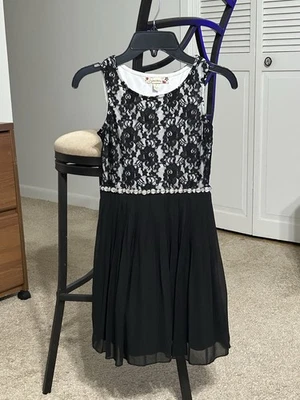 Girls Black & White Elegant Dress Size 7 - Image 1 of 4
