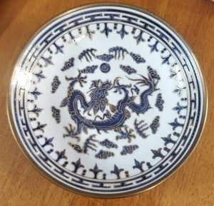 Cubierta inferior de latón porcelana placa dragón 4 garras chino de colección azul blanco sin marca - Imagen 1 de 9