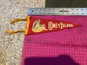 RARE VINTAGE Coney Island NEW YORK Pennant Brooklyn Bathing Beauty -FAST SHIPPER - Bild 1 von 5