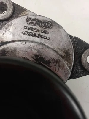 Hyundai Tucson JM 2009 Essence Galet tendeur de la courroie 2528127 kW AXW544 Foto 1 de 4