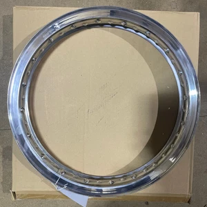 Llanta cenefada Morad 18 x 2,15 - Norton Dominator/Atlas/Commando - Buje de ancho completo - Imagen 1 de 4