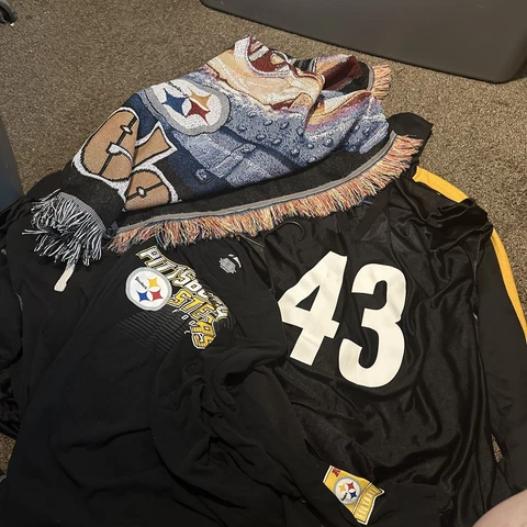 Pittsburgh Steelers Clothing Lot Of 8 Mens NFL  Hoodies N Jerseys. With Blanket Cover