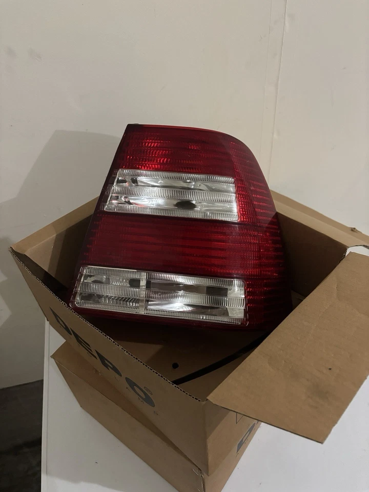 Juego de luces traseras para Volkswagen Jetta 2004-2007 conductor y pasajero, nunca usado Foto 1 de 3