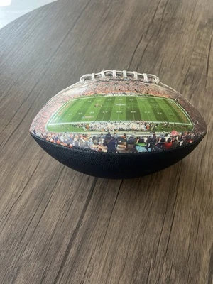 Fútbol Conmemorativo Mike High Stadium 2016 Denver Broncos Foto 1 de 4