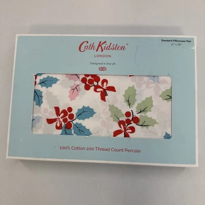 Par de Fronhas Padrão Cath Kidston London Branco Natal Azevinho 100% Algodão - Imagem 1 de 4