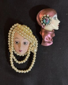 Vintage Pair Of Fashion Porcelain Face Brooches - Imagen 1 de 8