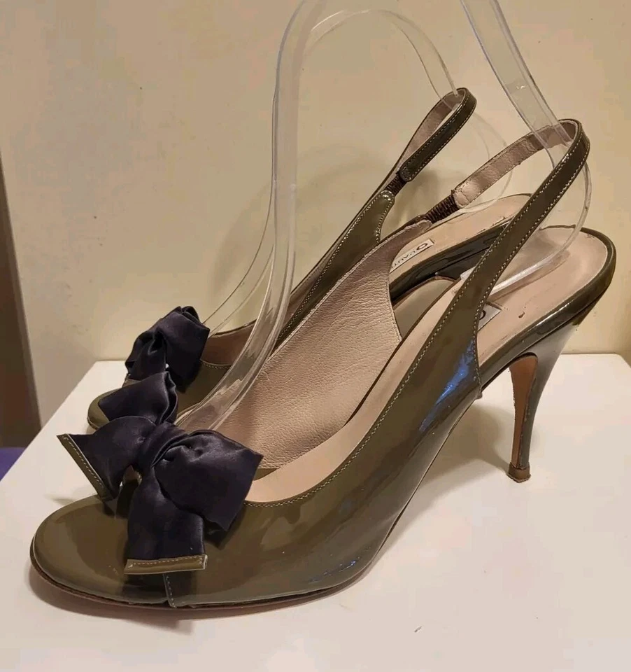 Bombas L'Authre Chose Olive couro envernizado peeptoe slingback tamanho 7/37,5 Ret. US$ 229 - Imagem 1 de 4