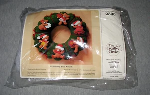 The Creative Circle 2330 Teddy Bear Wreath Felt Craft Kit NIP Christmas - Picture 1 of 2