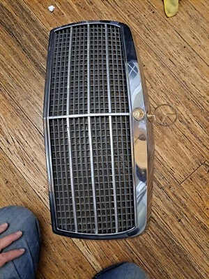 82-85? Rejilla delantera Mercedes OEM W126 sedán 500sel 380SEL 300SEL 300sd sin lengua Foto 1 de 4