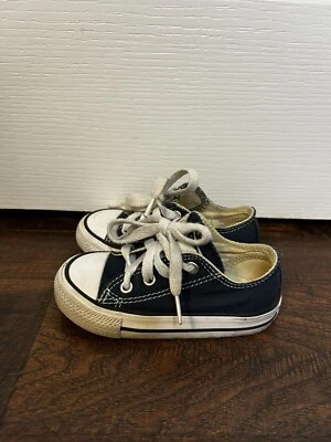 Zapatilla deportiva clásica CONVERSE All Star unisex para niños pequeños talla 6 azul marino de lona baja Foto 1 de 4