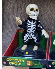 2007 Gemmy Groovin Ghoul Dancing Skeleton Grave Raver "Groove Line” 