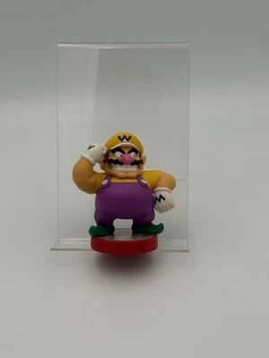 Boneco Nintendo Amiibo Super Mario Bros. Series Wario base vermelha  - Imagem 1 de 2