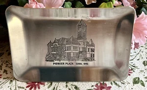 Kleines Aluminium Tablett von Pioneer Plaza Court House Eldora IA Iowa - Bild 1 von 6