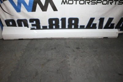 Chevrolet Camaro 2010-2015 faldón lateral del pasajero derecho moldeado "blanco" OEM Foto 1 de 4