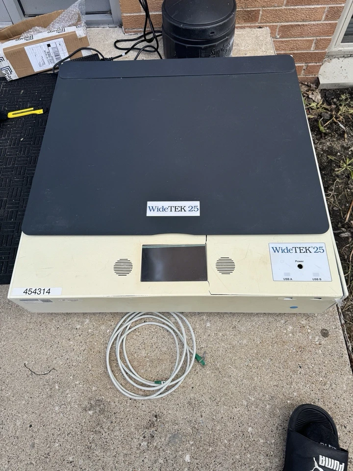 Wide Tek 25-600 Flatbed Scanner ( Not Working Without Screen, Few Broken )  - Image 1 of 4