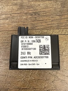 2014-2020 CHEVROLET SILVERADO 1500 KEYLESS ENTRY RECEIVER MODULE 13587439 OEM - Picture 1 of 3