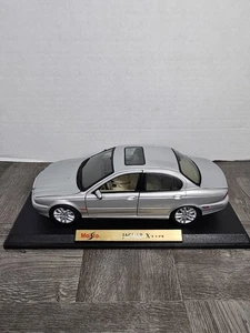 Maisto Maßstab 1:18 Jaguar X Type 2001 silber Saloon Car 31621 Diecast MIB - Bild 1 von 8