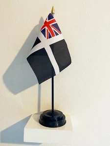 CORNWALL ENSIGN TABLE FLAG 6" X 4" 15cm x 10cm WITH FLAT BLACK BASE - Picture 1 of 1