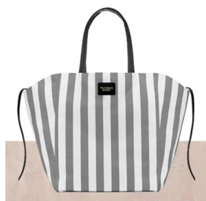 VICTORIA'S SECRET STRIPED GRAY WHITE BEACH TRAVEL CANVAS TOTE BAG LARGE NWT - Picture 1 of 5