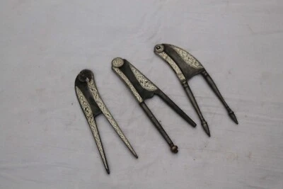3 piezas. Antiguo cortador de nueces de betel con incrustaciones de plata tradicional mogol raro sarota Foto 1 de 4