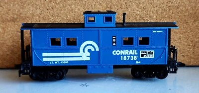Conrail Railroad Blue Center Cupola Caboose 18738 Mantua HO Scale - Image 1 of 4