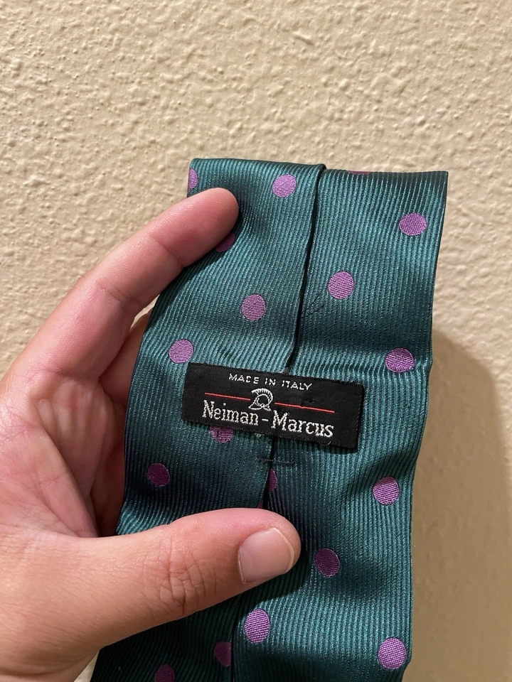 Corbata de Colección Neiman-Marcus Para Hombre Verde con Lunares Púrpura Hecha en Italia Foto 1 de 3