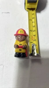 Figura Bombero Fisher Price Little People Rojo Amarillo Negro 10 - Imagen 1 de 2