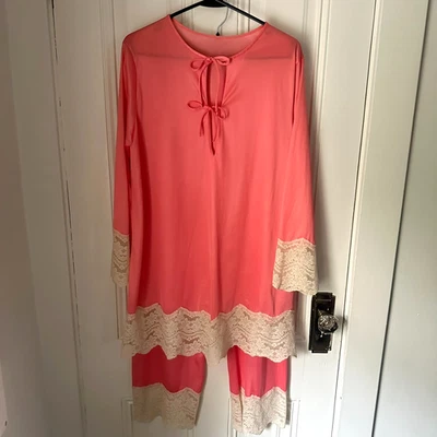 Conjunto de pijama Gilead vintage años 70 rosa coral ribete de encaje para mujer mediano Foto 1 de 4