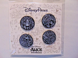 DISNEY.SAMMLERSTÜCKE..ALICE IM WUNDERLAND..4 Pin Set....NEU .Etiketten - Bild 1 von 1