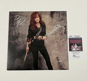 DISCO DE VINILO NICK OF TIME FIRMADO POR BONNIE RAITT RARO CERTIFICADO DE AUTENTICIDAD JSA - Imagen 1 de 4
