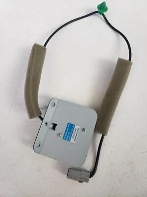 Honda Civic 2008 montaje de antena GPS fabricante de equipos originales Foto 1 de 4