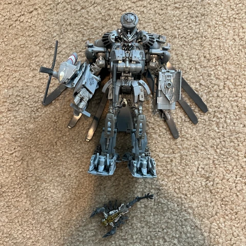 2018 Transformers Studio Series SS-08 Leader Class Blackout Figure Cover