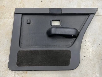 Panel puerta trasera derecha bmw e28 - negro 1984-1988 528e 535i Foto 1 de 4