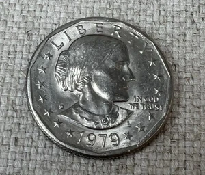 1979 Susan B. Anthony One Dollar Coin Denver Minted - Picture 1 of 3