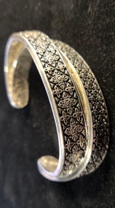 Ladies Bracelet ~ Very Cute ~ Ready to Come to Your Place - Picture 1 of 7