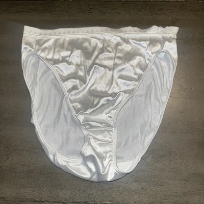 Bragas de bikini vintage de satén con piernas medianas Foto 1 de 4