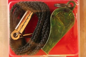 USMC US FLEET & MARINE CORPS MP SHORE PATROL POLICE & SIGNAL WHISTLE W/ LANYARD - Picture 1 of 4