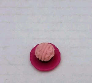 Monster High Doll G3 Coffin Bean Spooky Cafe Pink Cupcake Brain Frosting - Picture 1 of 4