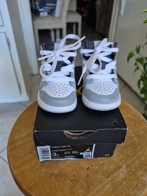 Nike Air Jordan 1 Mid TD Gris Humo/Blanco 640735-078 Infantil Talla 3C Foto 1 de 4