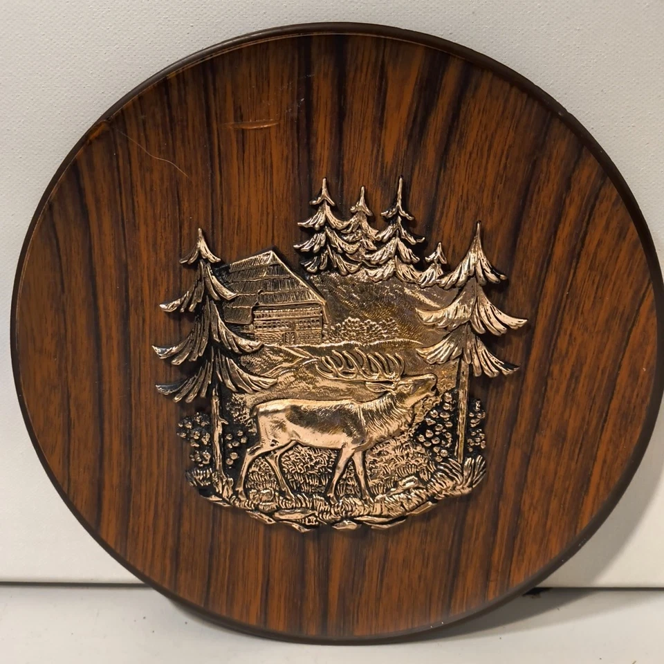 Wild Life 3D Effect Faux Plate 8.25" Plastic Wood Patterned Cabin Hunting  - Image 1 of 4