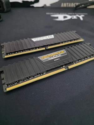 32GB Corsair (2x16) DDR4 3200MHz Vengeance LPX Ram Kit CMK32GX4M2E3200C16 - Image 1 of 2