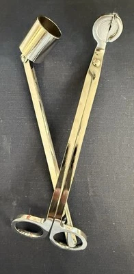 Juego de recortadora y amortiguador de mechas de velas plateadas - Herramientas de cuidado de velas de metal de 2 piezas Foto 1 de 3