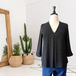 White House Black Market Women’s 12 V-Neck Polka Dot 3/4 Sleeve Blouse Black - Picture 1 of 11